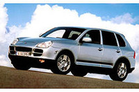 
	「カイエンS」のフロントマスクは、エアインレットが小さいことなどから、ターボよりややおとなしい。ホイール形状がターボと微妙に異なるのが、おわかりいただけるだろうか。
	 