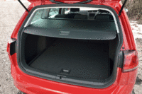 5人乗車時の荷室容量は605リッター。ハッチバックモデル（380リッター）比で、約60％増しとなる。
	（画像をクリックするとシートの倒れるさまが見られます）