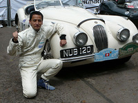 由緒ある50年式ジャガーXK120をドライブすることに。