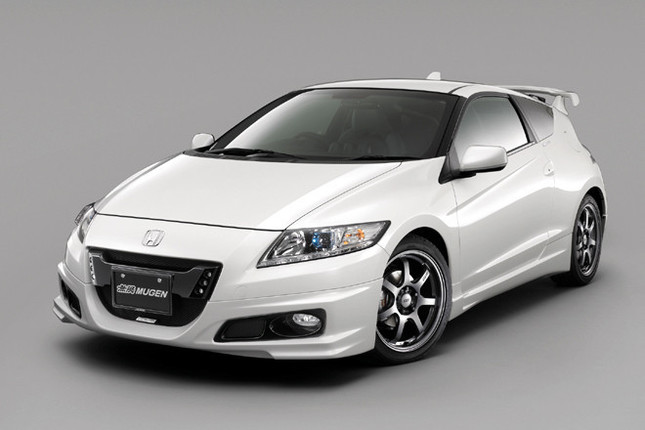 無限のパーツでドレスアップした「ホンダCR-Z」。