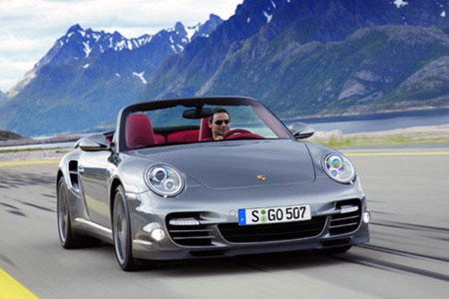 新型「ポルシェ911ターボカブリオレ」。