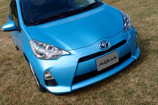 トヨタ、小型量産HVの「AQUA」を参考出品【東京モーターショー2011 