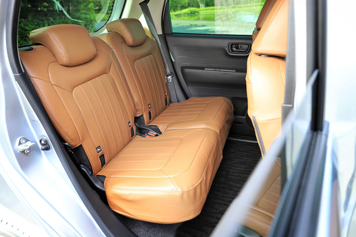 ホンダN-ONEオリジナル（ホンダアクセス用品装着車）（リアシート）