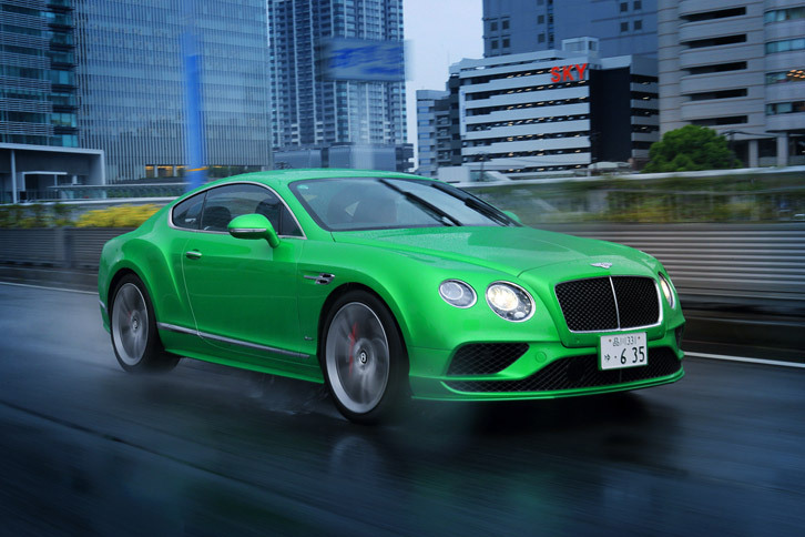 「コンチネンタルGT」シリーズの駆動方式はフルタイム4WD。トルク配分は前：後ろ＝40：60と、後輪寄りとなっている。