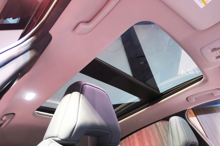 日産アリア リミテッド（ガラスルーフ）