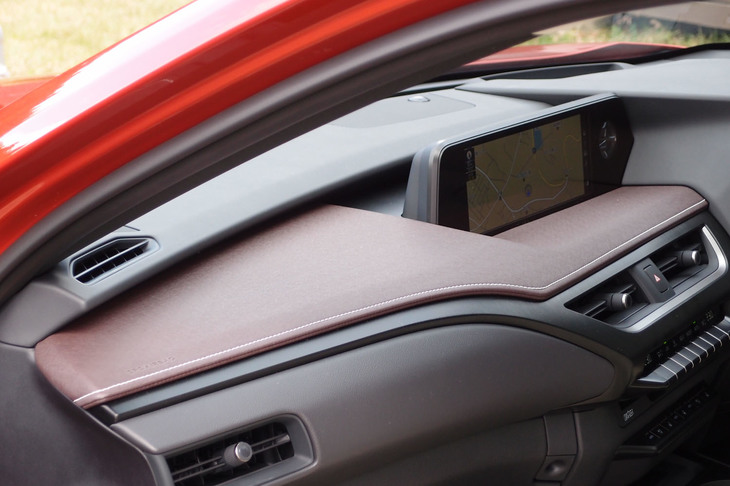 レクサスUX250h“バージョンL”（インテリア）