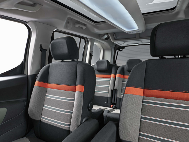 「シャインXTRパック」専用となるオレンジアクセント入りのシート生地。