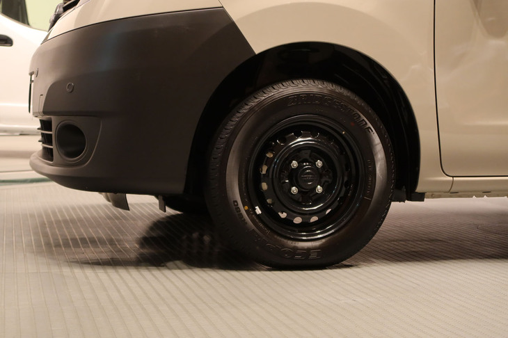 日産NV200バネットMYROOM（フロントホイール）