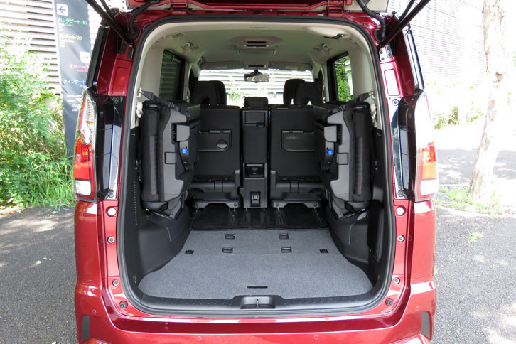 日産セレナ ハイウェイスターG（ラゲッジスペース 最大時）