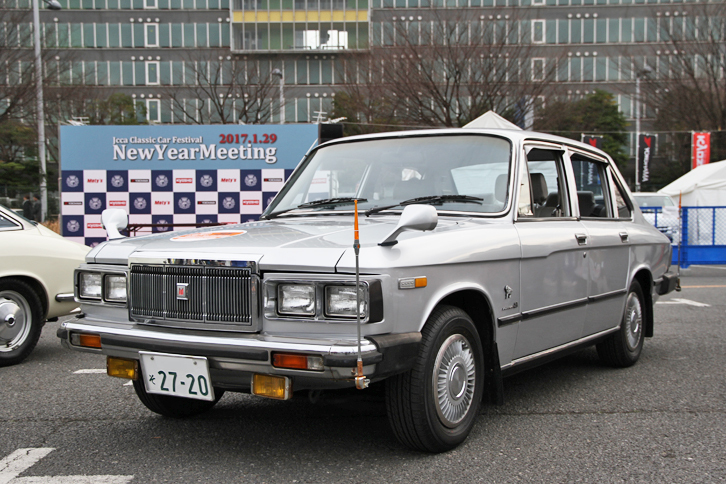 1981年「いすゞ・フローリアン2000TL」。1977年にビッグマイナーチェンジを受けたフローリアンに追加された、2リッター直4 OHVのディーゼルエンジン搭載モデル。本来はノンターボ仕様しか存在しないが、この個体は「いすゞ・ビッグホーン」用のターボチャージャーを流用してディーゼルターボ化している。コンクールデレガンスでベストサルーン賞を受賞した。