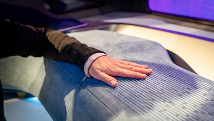 デモ用のプロトタイプとはいえ、マテリアルは慎重に選ばれている。