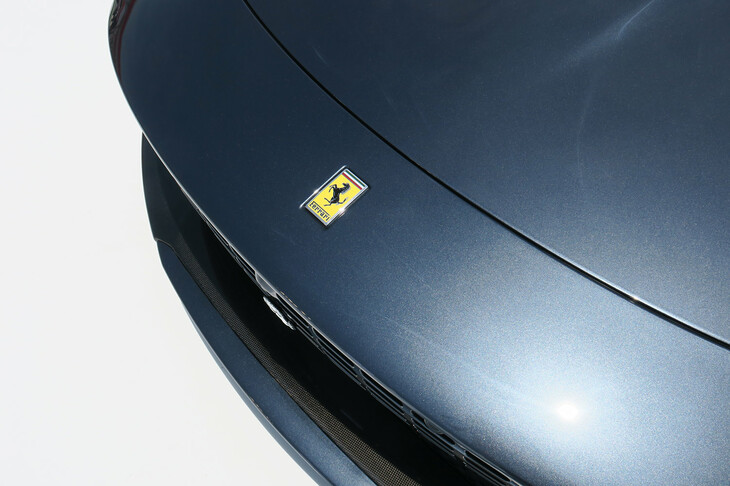 フェラーリ・ローマ スパイダー（エンブレム）