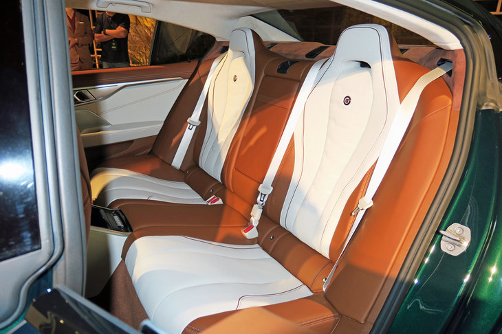 BMWアルピナB8グランクーペ（リアシート）