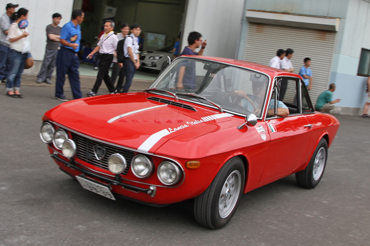 1969年「ランチア・フルビア クーペ1.3ラリーS」。65年から70年まで作られた「シリーズ1」で、1.3リッター狭角V4エンジンで前輪を駆動。