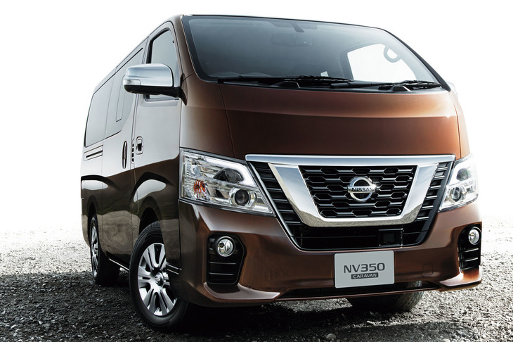 ライバルの一番手である「日産NV350キャラバン」。2017年7月のマイナーチェンジで緊急自動ブレーキや「アラウンドビューモニター」などが与えられ、「ハイエース」を追う。