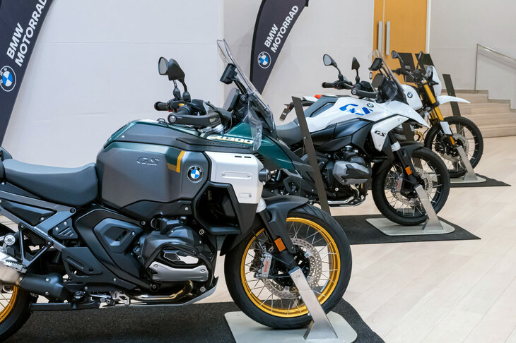 会場には“GS”の名を冠する、他の現行アドベンチャーモデルの姿も。