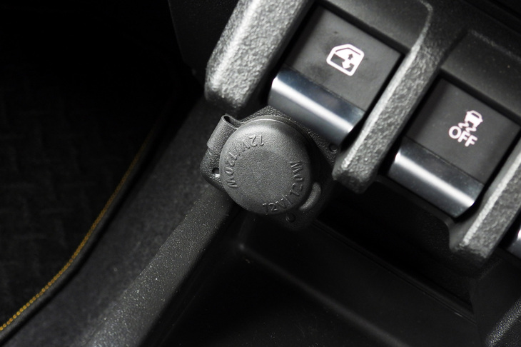 スズキ・ジムニー ノマド（アクセサリーソケット）