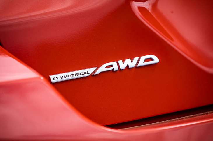 スバル・インプレッサ（リアハッチ左のエンブレム）