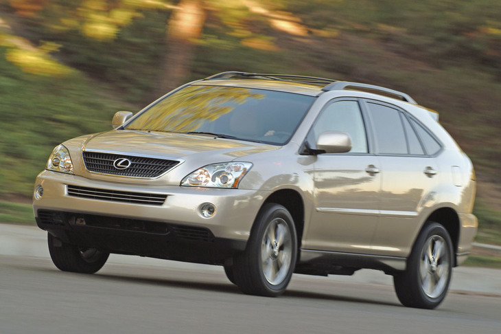 2代目「レクサスRX」（国内では2代目「トヨタ・ハリアー」として販売）。