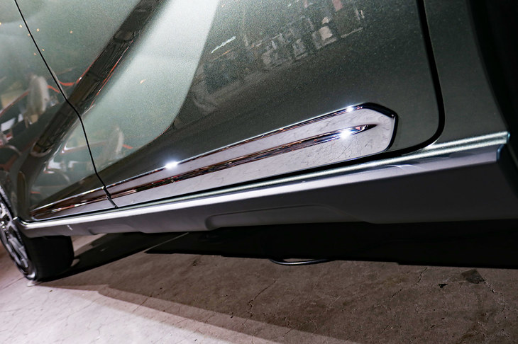 ホンダ・フリード＋ ハイブリッド クロスター ホンダアクセス用品装着車（4WD）(ドアガーニッシュ）