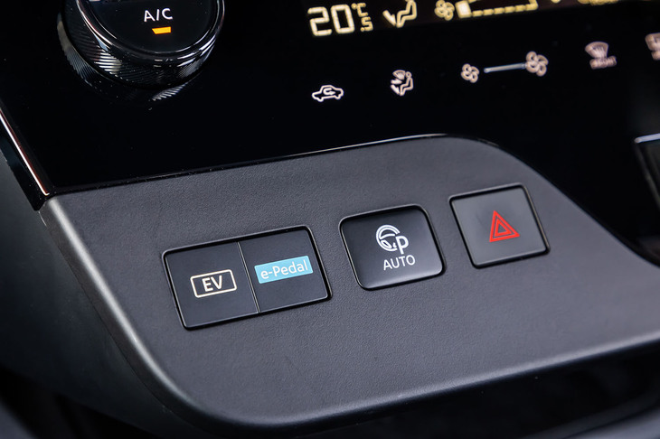 「プロパイロットパーキング」や「eペダル」の操作スイッチ。
