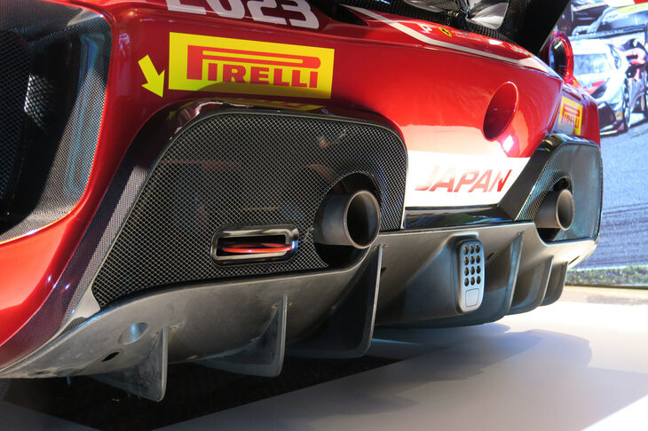 フェラーリ488チャレンジEVO（マフラー＆リアディフューザー）