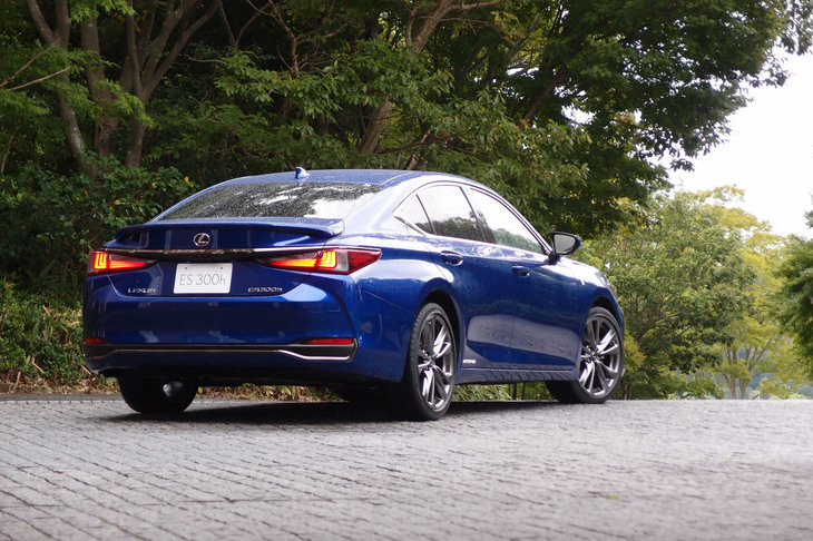 レクサスES300h“Fスポーツ”
