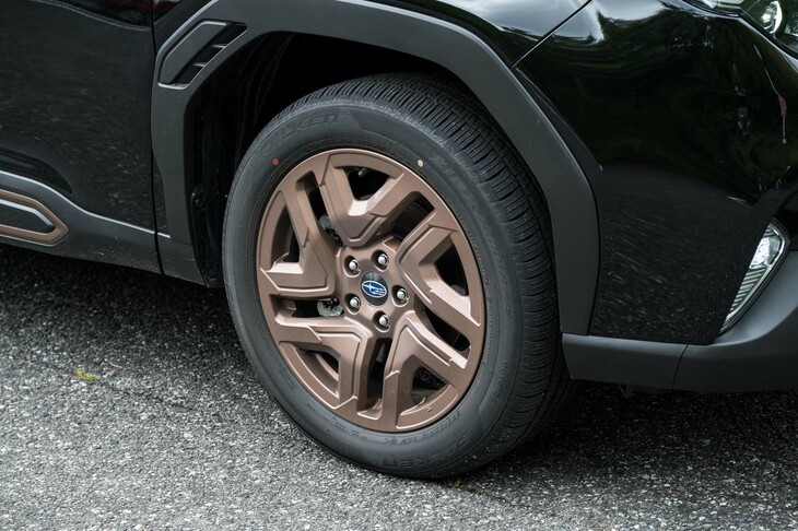 タイヤサイズは225/55R18。「クロストレック」や「レヴォーグ レイバック」でおなじみの、ファルケンのオールシーズンタイヤが装着されていた。