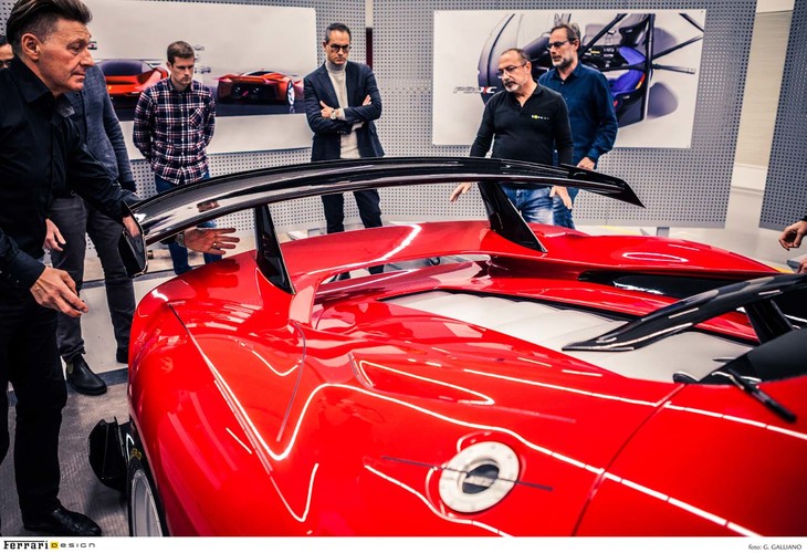 「フェラーリP80/C」の開発シーン。