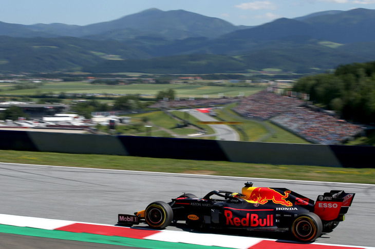 2020年のF1は現在、7月3～5日にレッドブル・リンク（写真）で行われる第11戦オーストリアGPで開幕できるよう調整中。新型コロナウイルスの影響により各国でロックダウンなどの対策が採られる中、オーストリア政府は既に外出制限の緩和に踏み切っており、こうした状況も追い風になっていると思われる。（Photo=Getty Images / Red Bull）