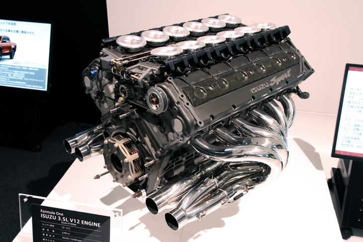 P799WEという型式名を持つF1用V12エンジン。排気量3492ccから最高出力765PS/1万3500rpm、最大トルク411.9N・m（42.0kgf・m）/1万1500rpmを発生、重量は158kgという。