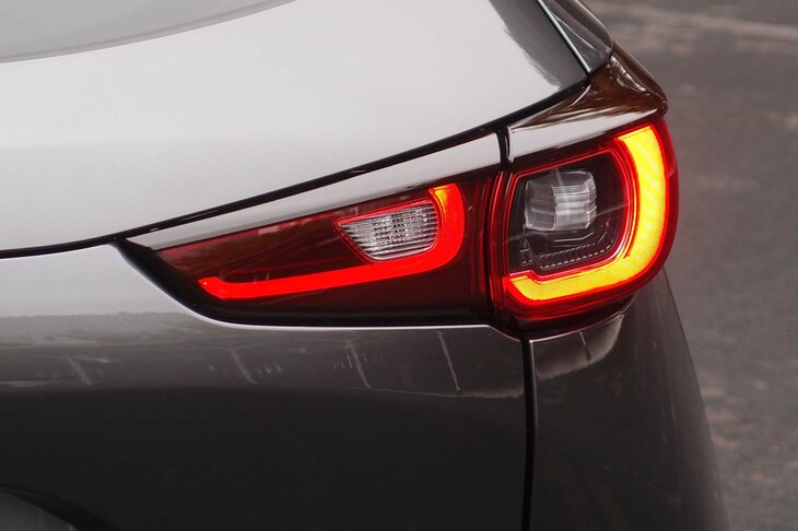 マツダCX-5 XDスマートエディション（リアコンビランプ）