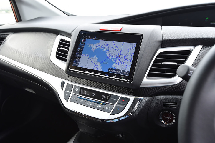 試乗車には、8インチディスプレイの純正ナビゲーションシステム（販売店オプション）が装着されていた。