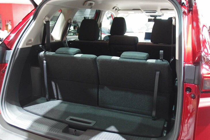 日産エクストレイルX e-4ORCE（3列シート車のラゲッジルーム）