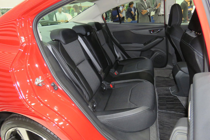 スバル・インプレッサG4（リアシート）