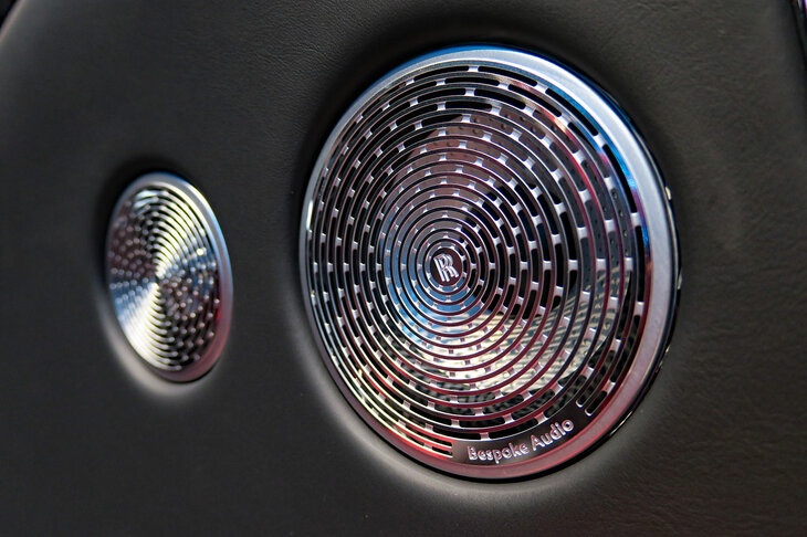 ロールス・ロイス・ブラックバッジ・ゴースト（ビスポークオーディオスピーカー）