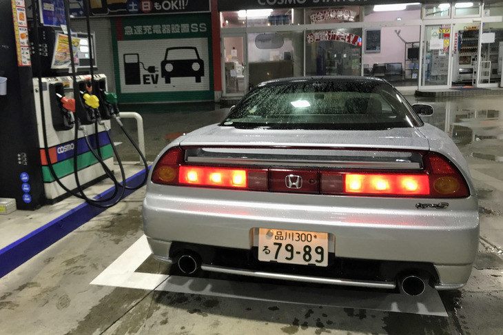 昨今の燃料価格高騰は、庶民の家計を直撃している。したがって真の通勤車はWLTCモード燃費が20km/リッター以上で、油種もレギュラーガソリンまたは軽油が望ましい。（写真はイメージ）