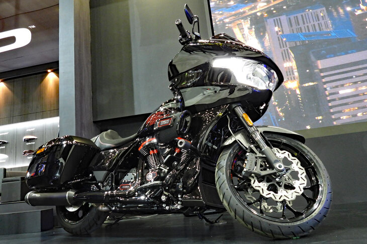 ハーレーダビッドソンCVOロードグライドST