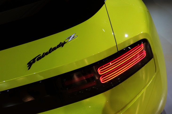 日産フェアレディZ プロトタイプ（リアコンビランプとエンブレム）