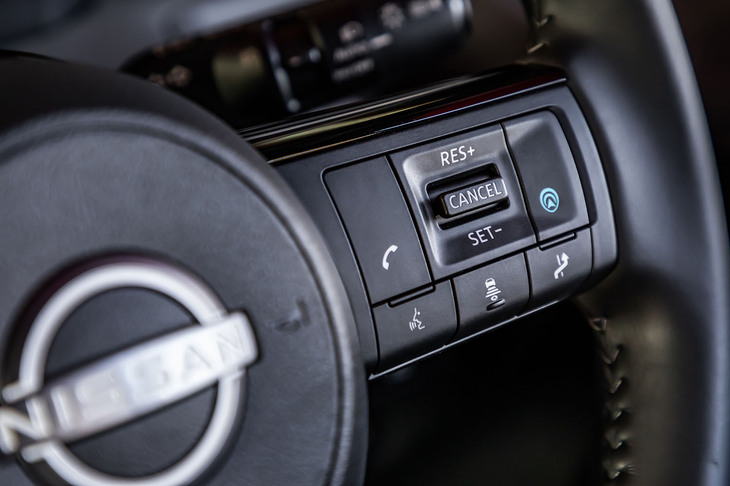 「プロパイロット2.0」のステアリングスイッチ。