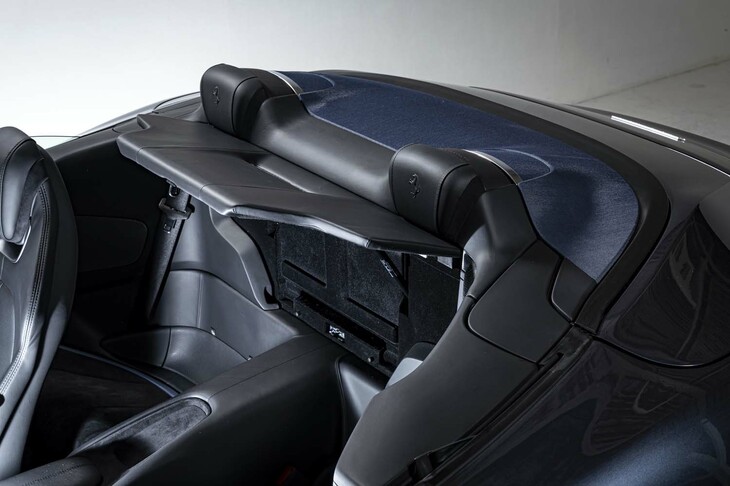 フェラーリ・ローマ スパイダー（ウインドディフレクター）