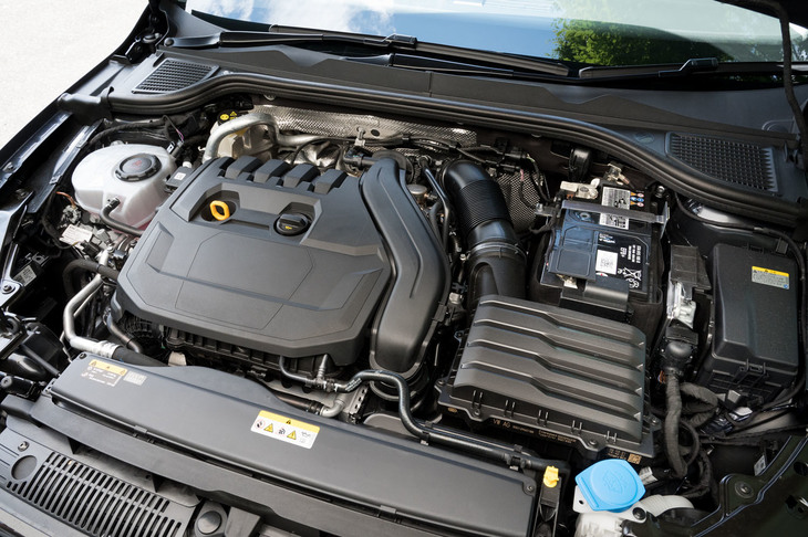 パワーユニットには全車に48Vマイルドハイブリッド機構を採用。1.5リッターモデルでも17.3km/リッターという燃費を実現している（WLTCモード）。
