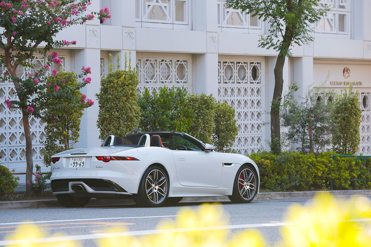 ボディーカラーは、写真の「ユーロンホワイト」を含む全12色がラインナップされる。