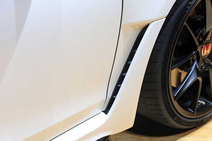 ホンダ・シビック タイプR（フロントフェンダーダクト）