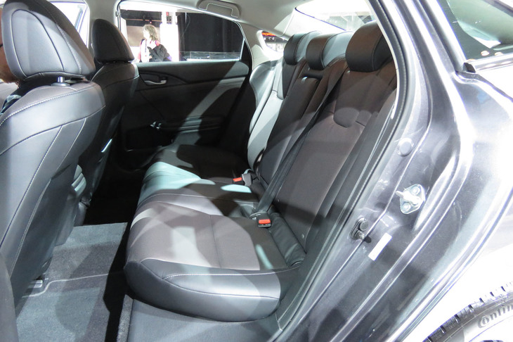 ホンダ・インサイト（リアシート）