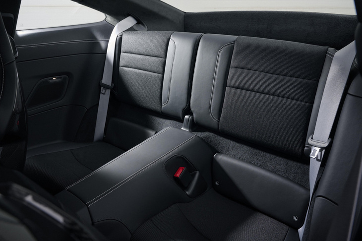 「911 GT3ツーリングパッケージ」では、オプションでリアシートが選択できる。