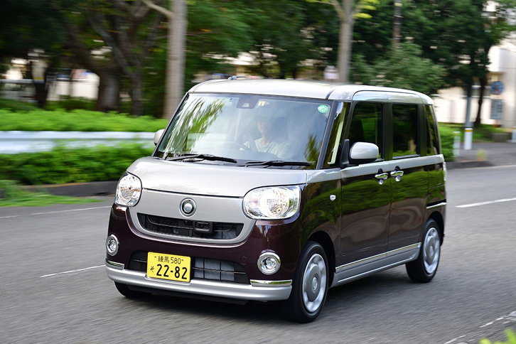 街乗りでの走行性能を重視し、自然吸気モデルのみが設定されている。JC08モード燃費は28.6km/リッター。