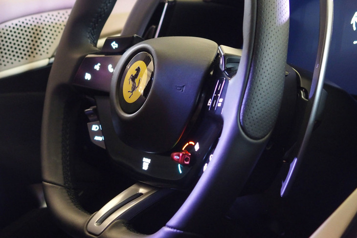 フェラーリ・ローマ（ステアリングホイール）