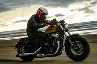 エンジンは「エボリューション」と呼ばれる1202ccのV型2気筒 OHV 2バルブ。3500rpmで96Nmの最大トルクを発生する。