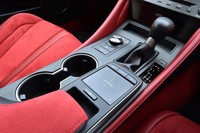 トランスミッションは8段AT。「スポーツS＋」モードを選んだ際は、「Dレンジのままでもニュルブルクリンクを楽しく走行できるようなシフトスケジュール」が適用される。